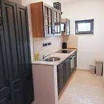 Ξενοδοχείο Via *