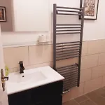 Ξενοδοχείο Via *